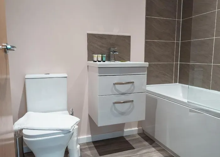 Contemporary 2 Bed - Sleeps 4 * Manchester