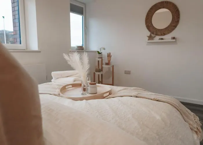 Lovely 2 Bed In - Sleeps 4 *