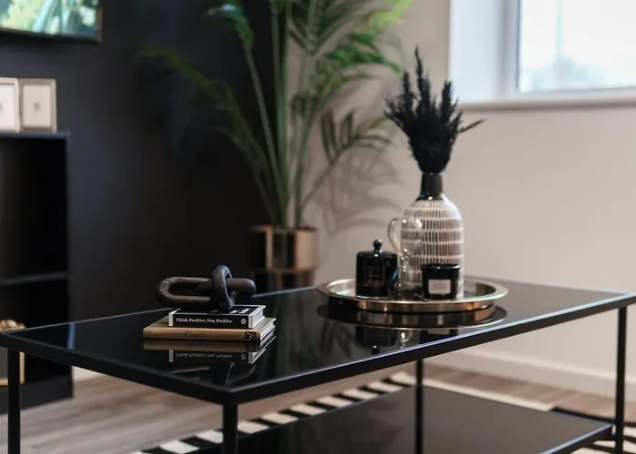 Lovely 2 Bed In - Sleeps 4 *