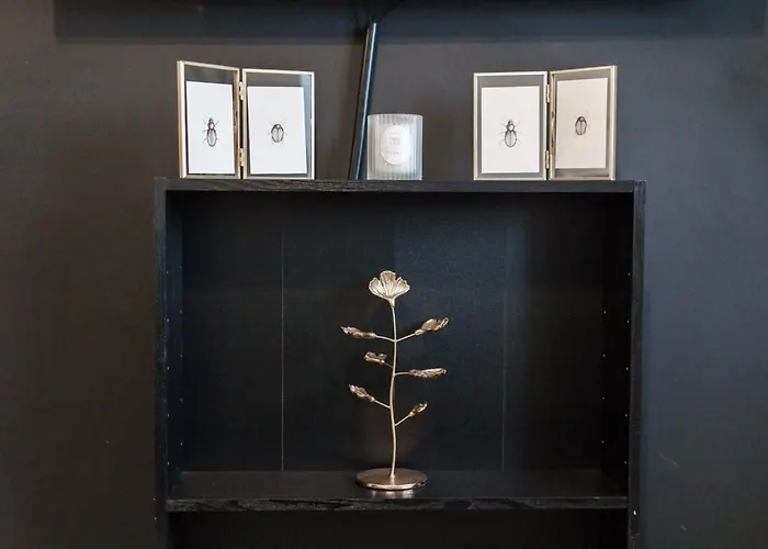 Lovely 2 Bed In - Sleeps 4 *