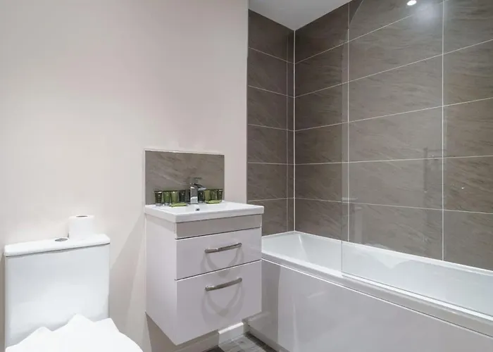 Apartment Bright 2 Bed - Sleeps 4