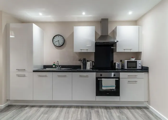 Bright 2 Bed - Sleeps 4 Apartment *