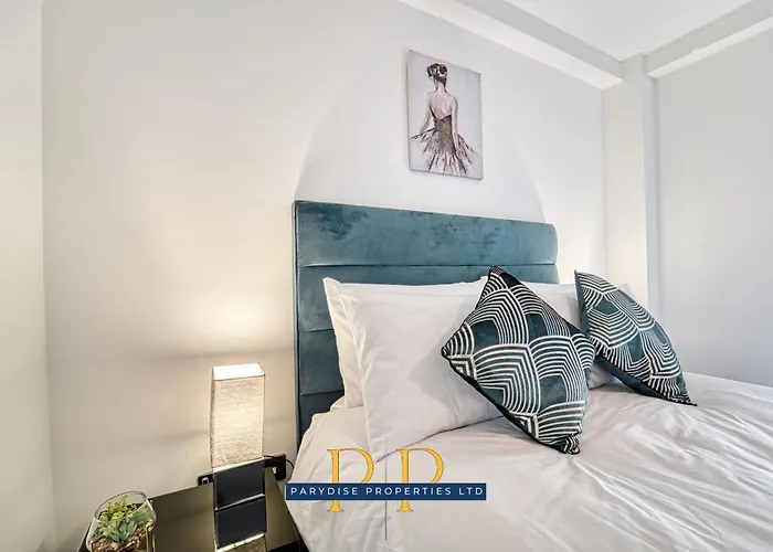 The Middlewood Plaza - By Parydise - Business Or Leisure Stays, Location, Sleeps 4, Salford Apartament Manchester