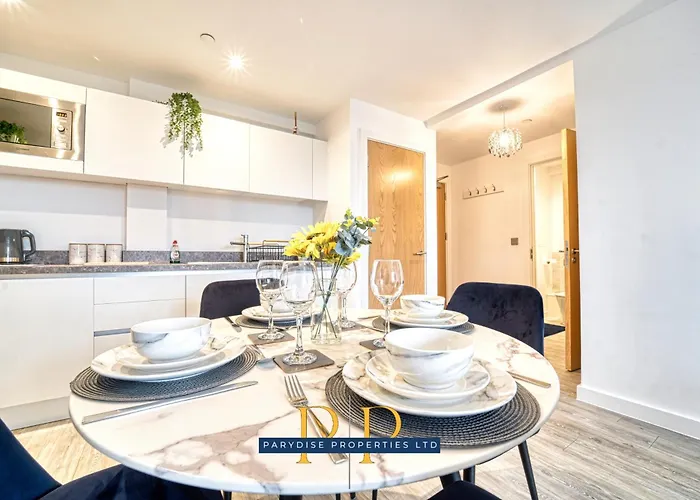 The Middlewood Plaza - By Parydise - Business Or Leisure Stays, Location, Sleeps 4, Salford Apartament Manchester