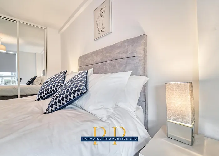 The Middlewood Plaza - By Parydise - Business Or Leisure Stays, Location, Sleeps 4, Salford Διαμέρισμα *