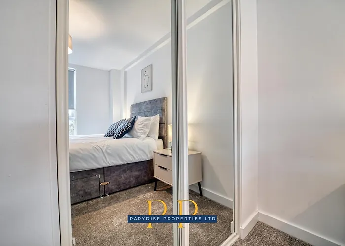 The Middlewood Plaza - By Parydise - Business Or Leisure Stays, Location, Sleeps 4, Salford * Manchester