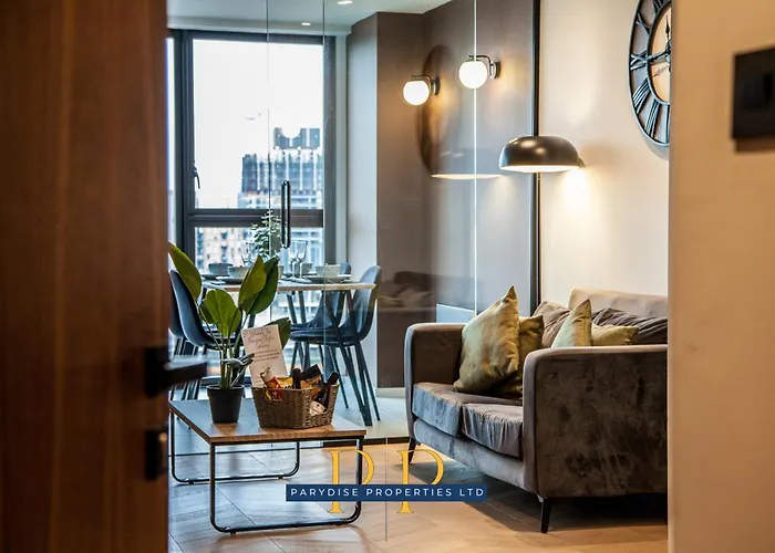 Daire Deansgate Luxury Suite - Modern & Warm 1-Bed - Ideal For Business Or Work Stays - Presented By Parydise Properties