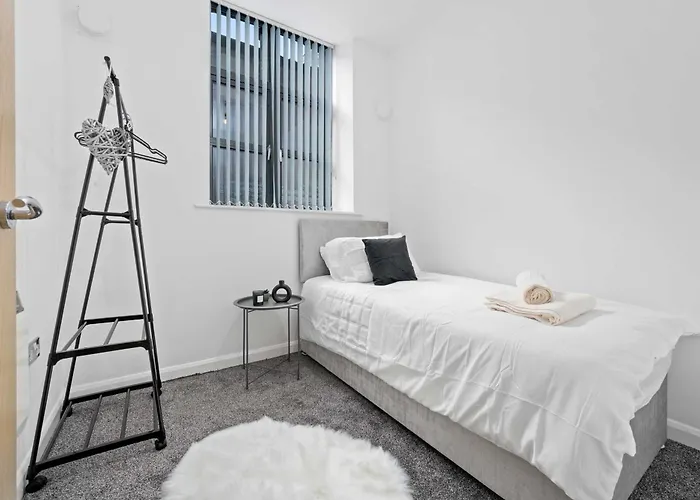Modern 2bed Northern Quarter, Long Stays, Contractors