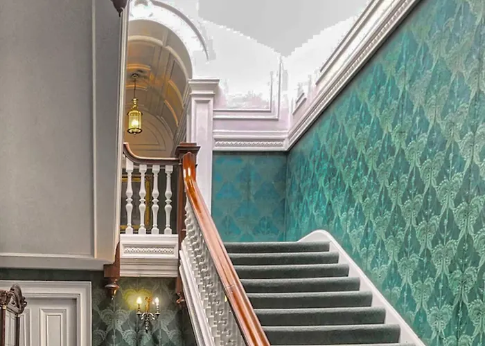 Luxury King Near Royal Hospital - Pass The Keys *