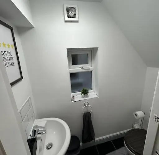 Apartamento Lovely 5br In Manchester. Close To The Mánchester