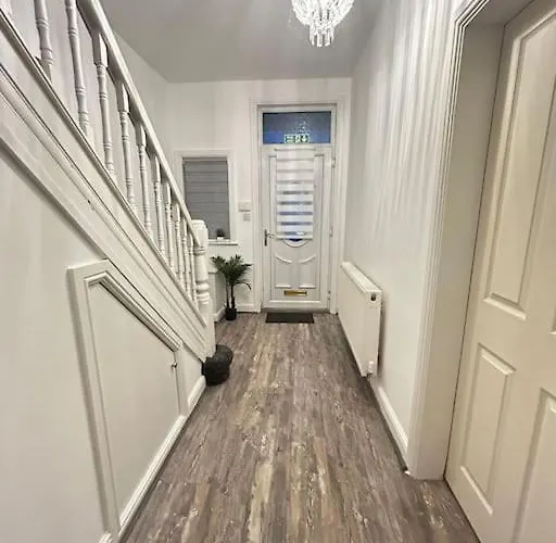 Lovely 5br In Manchester. Close To The Manchester