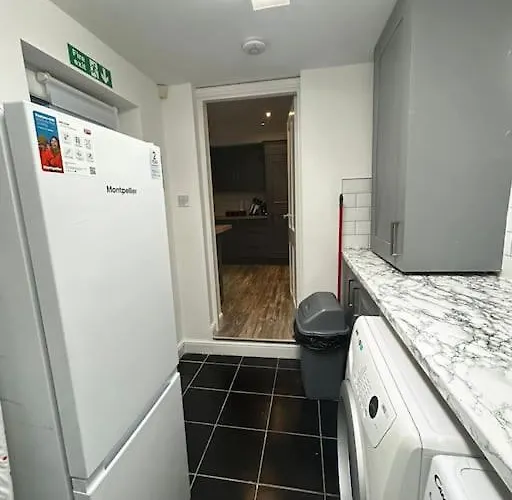 Lovely 5br In Manchester. Close To The *