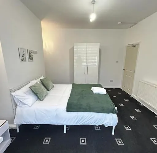 Lovely 5br In Manchester. Close To The Manchester