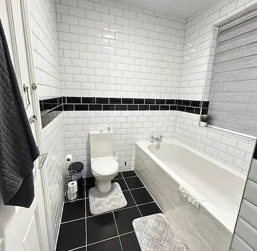 Lovely 5br In Manchester. Close To The *