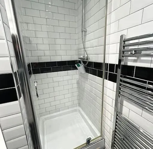 Lovely 5br In Manchester. Close To The