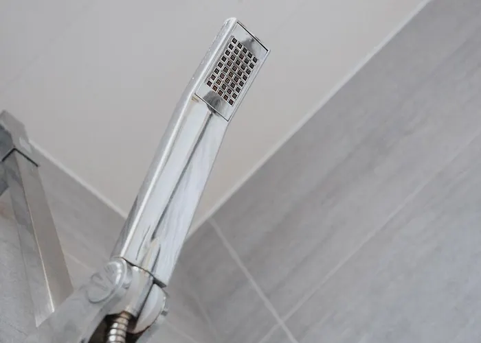 Majestic Gem - Pool Table - Coop - Etihad - Parking Mánchester