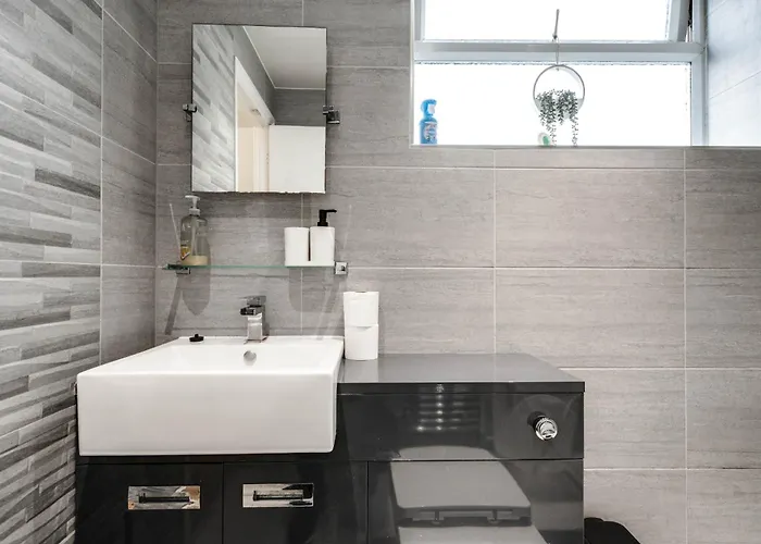 Majestic Gem - Pool Table - Coop - Etihad - Parking