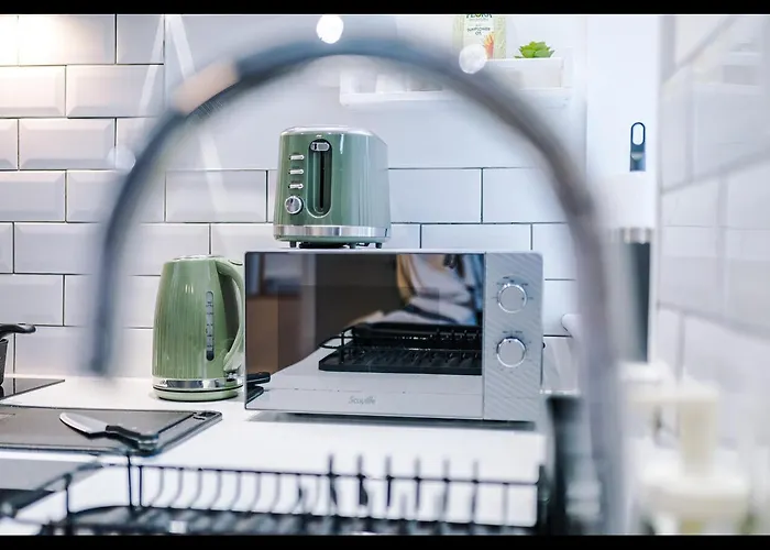 Apartment Entire Cozy Apt, Prime Location & Free Parking Manchester