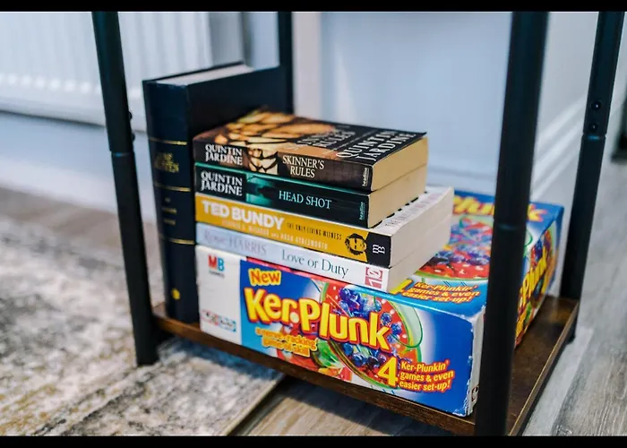 Apartment Entire Cozy Apt, Prime Location & Free Parking Manchester