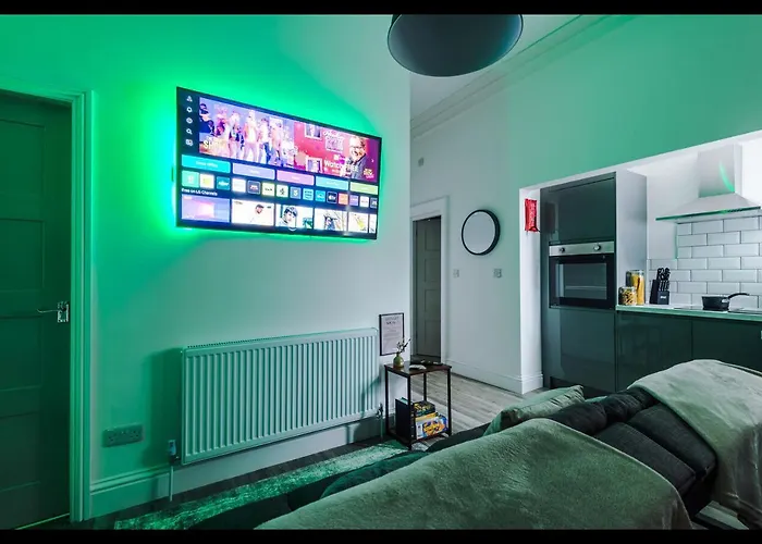 Entire Cozy Apt, Prime Location & Free Parking Manchester