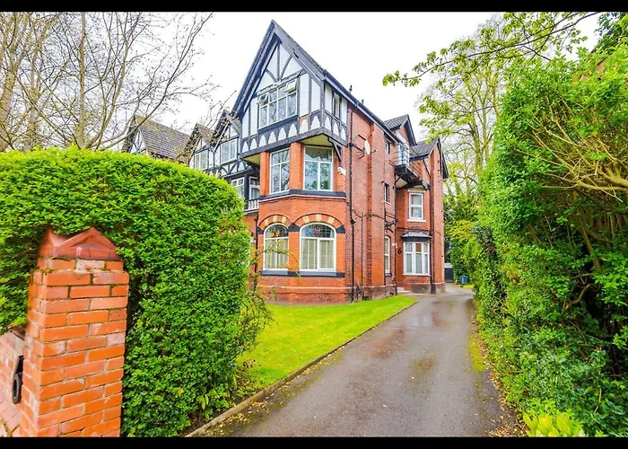 Entire Cozy Apt, Prime Location & Free Parking * Manchester