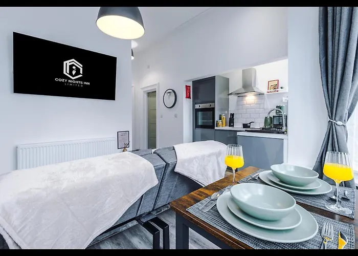 Entire Cozy Apt, Prime Location & Free Parking Apartment Manchester