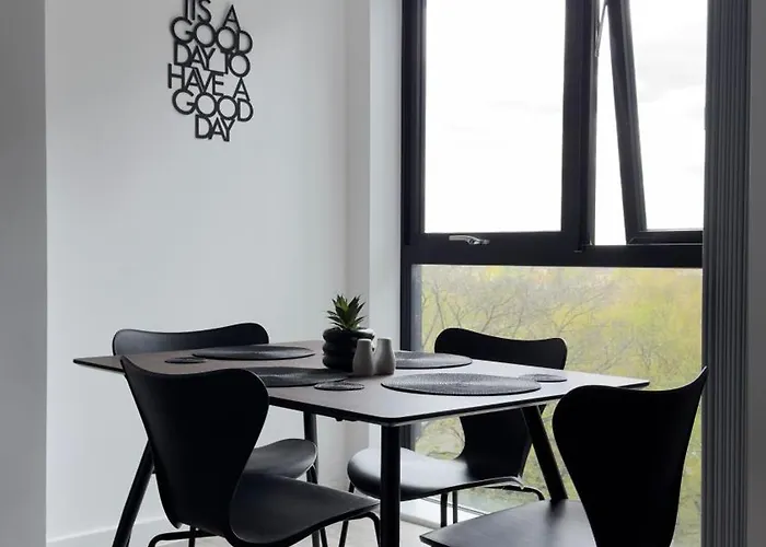 Luxury By Noire מנצ'סטר