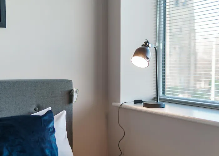 Modern Apartment, Free Parking For Two, Smart Tvs, Location * Manchester