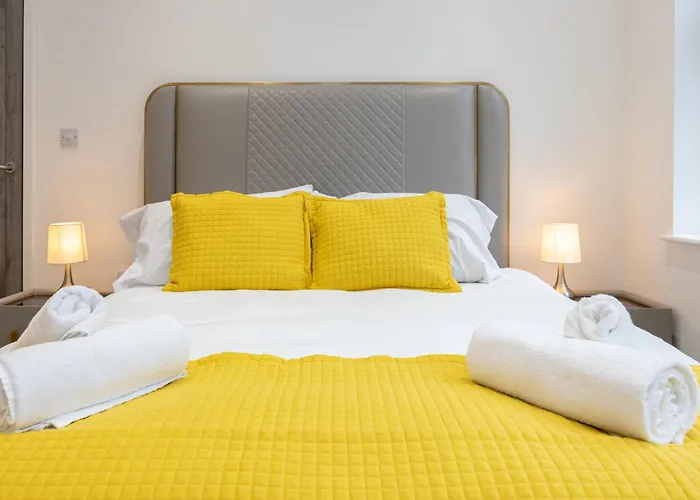 Superb 2bd In China Town