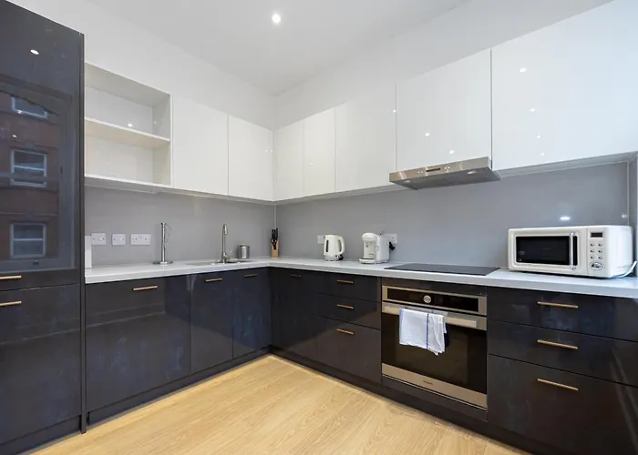 Superb 2bd In China Town