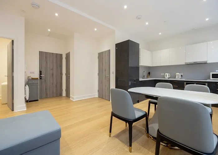 Daire Superb 2bd In China Town