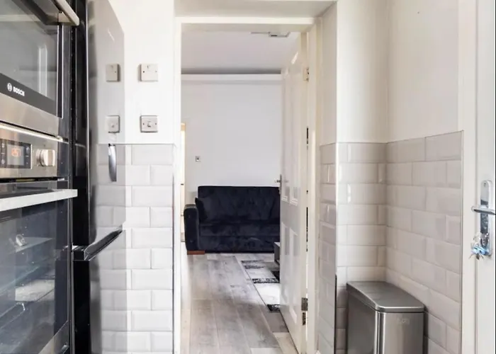 Apartament 3 Bedroom House With Modern Interior, Close To The Etihad Stadium *