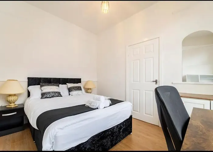 Apartamento 3 Bedroom House With Modern Interior, Close To The Etihad Stadium