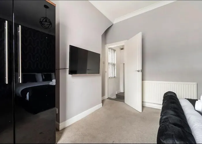 Apartamento 3 Bedroom House With Modern Interior, Close To The Etihad Stadium