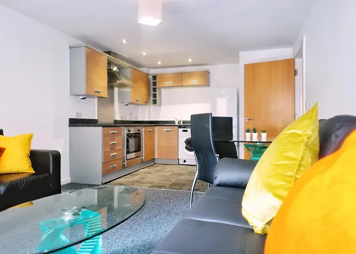 아파트 2 Bed Ensuite With Balcony And Free Onsite Secure Parking 맨체스터