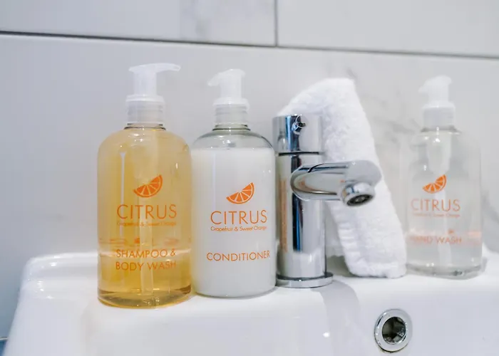 Barton House - Sleeping 10 * Manchester