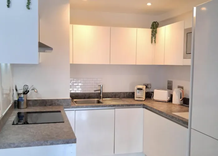 5mins Jd Gym Supermarket Retail M60 Centre Salford Queys Media Manchester