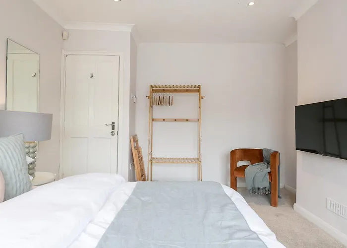 Spacious 4 Bedroom - Sleeps 8 בית נופש