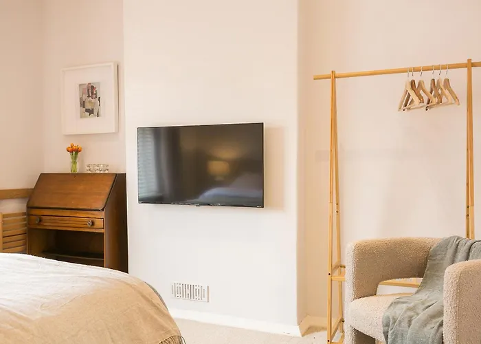 בית נופש Spacious 4 Bedroom - Sleeps 8 מנצ'סטר