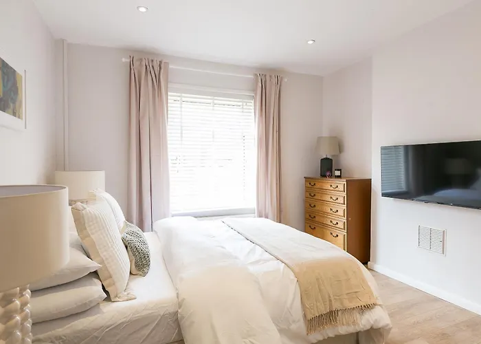 Spacious 4 Bedroom - Sleeps 8 Dom wakacyjny Manchester