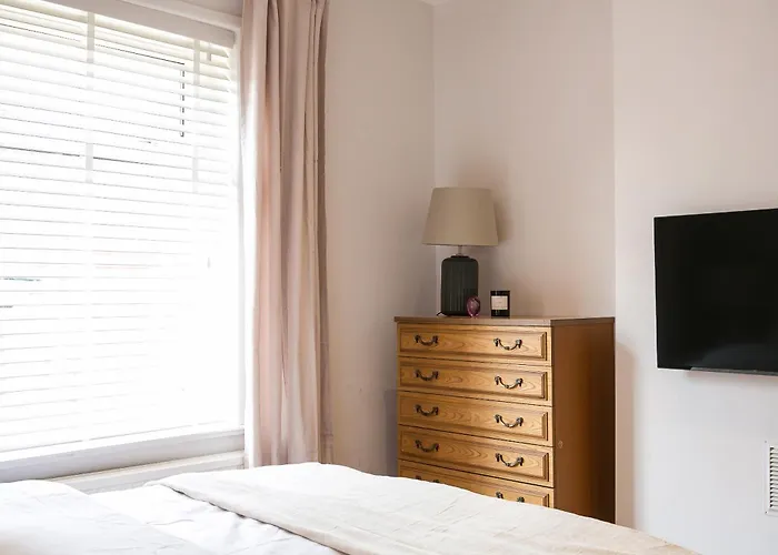 Spacious 4 Bedroom - Sleeps 8 מנצ'סטר