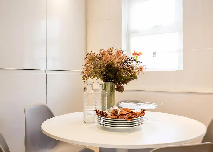 Spacious 4 Bedroom - Sleeps 8 *