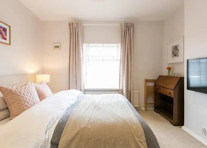 Spacious 4 Bedroom - Sleeps 8 Casa vacanze