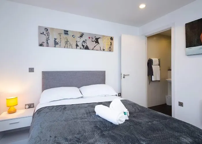 Stylish Mediacity 2bed, Sleeps 6, Amazing Views Manchester