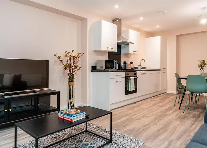 Entire 2 Bedroom And 2 Bathroom In -free Underground Parking 아파트 맨체스터