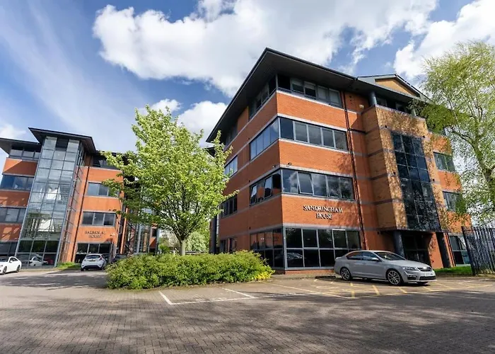 Bright 1 Bedroom Flat In Salford With Parking Available マンチェスター