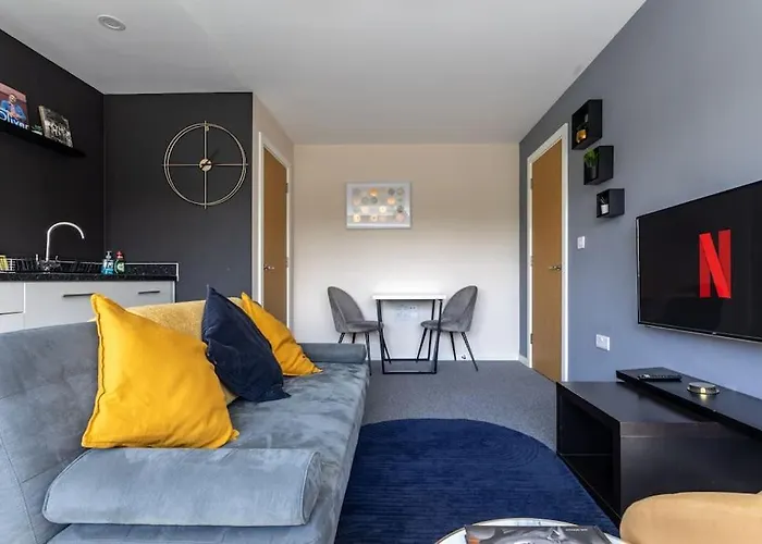 Bright 1 Bedroom Flat In Salford With Parking Available * マンチェスター