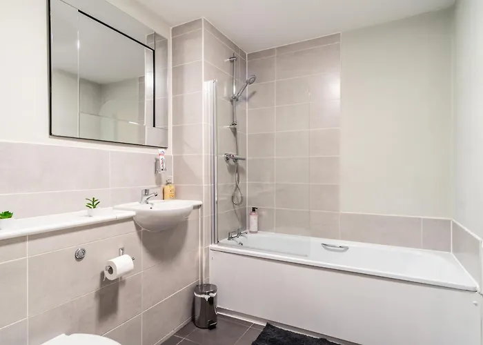 Prime Location 1 Bed Penthouse *