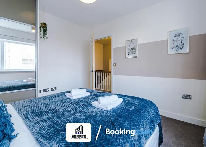 Prázdninový dům 3 Bedroom House By Nyos Short Lets & Serviced With Parking *