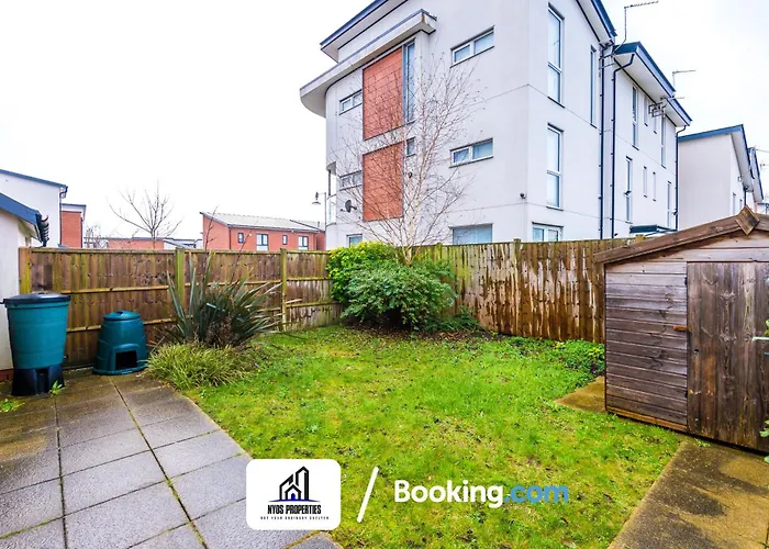 3 Bedroom House By Nyos Short Lets & Serviced With Parking Сasa de vacaciones Mánchester